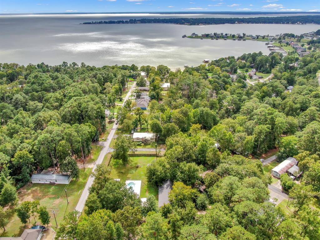 A perfect place for a Fish Camp!  Invite your friends to stay awhile!