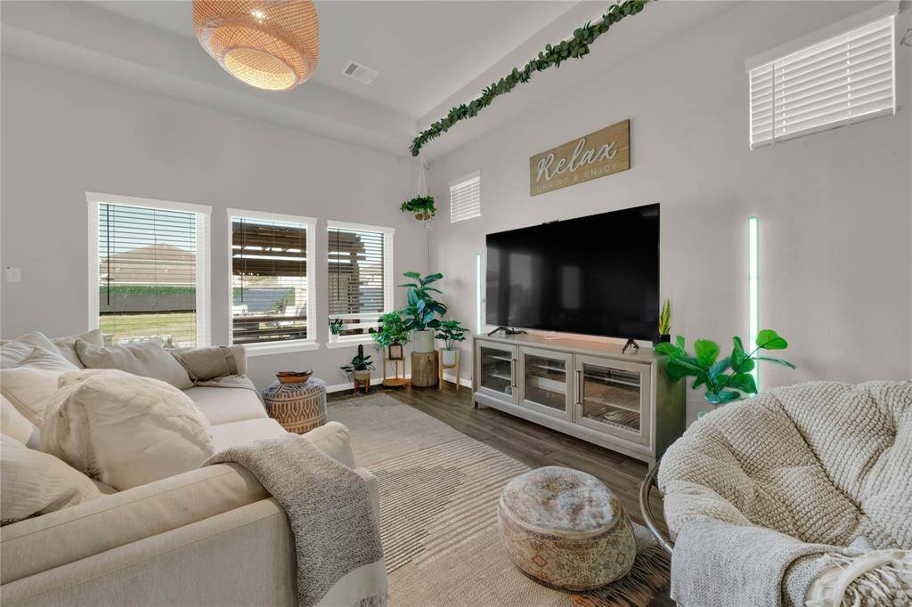 Livingroom with great natural light