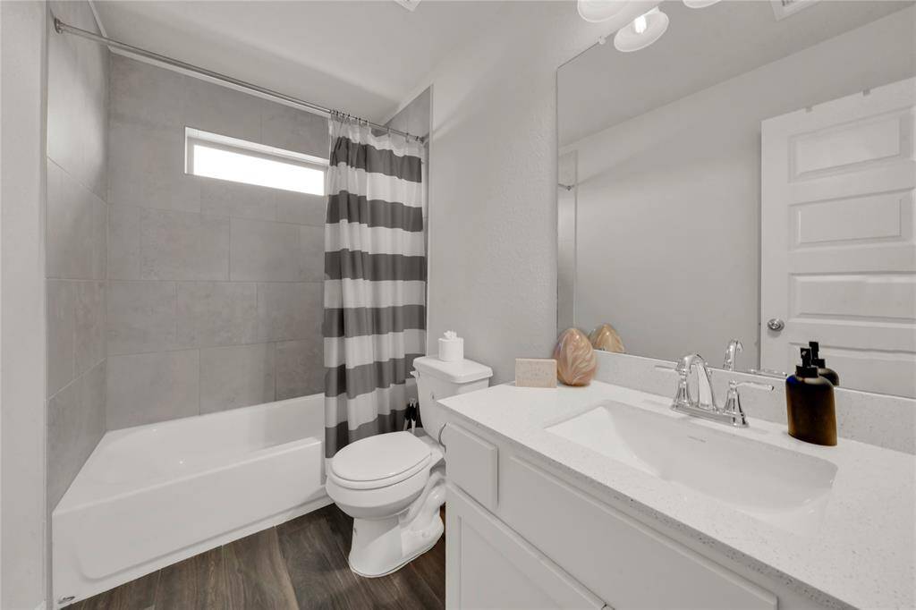 Upstairs bathroom off 3rd bedroom and gameroom