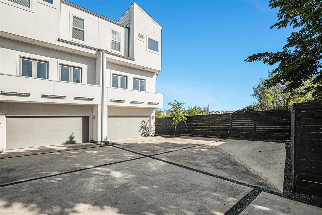 Full view of front of townhome