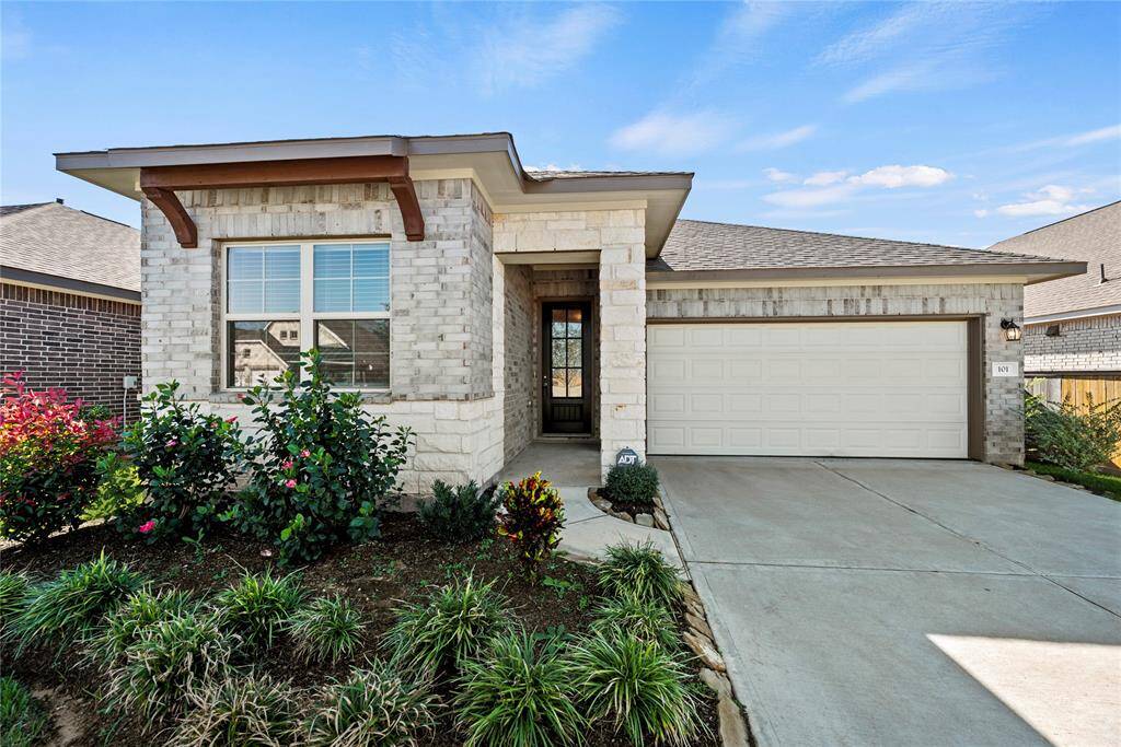 Welcome home to 101 Sea Glass Cove in the Sunterra community in Katy!