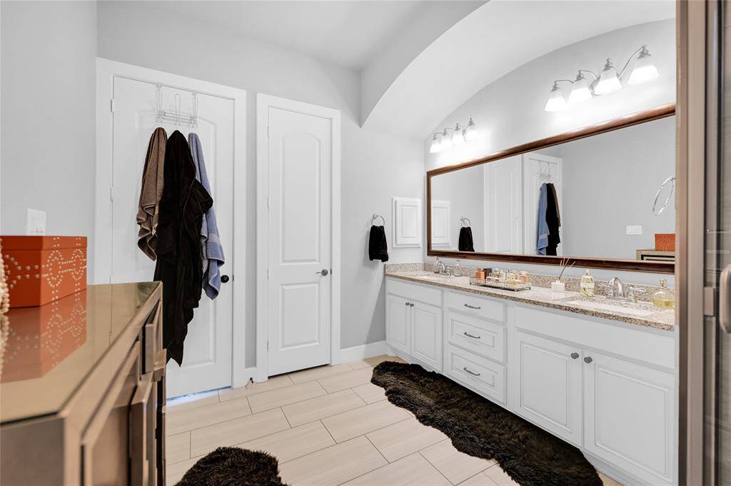 Expansive counter space with double sinks and plenty of storage