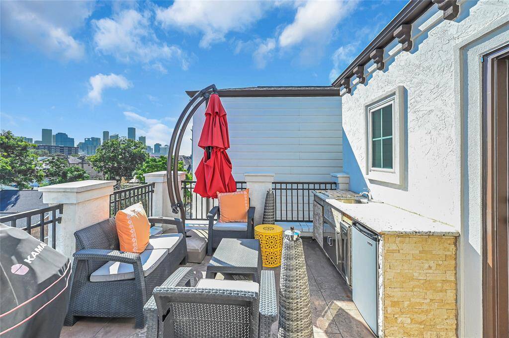 Rooftop patio overlooking Downtown Houston.  Enjoy the outdoor kitchen