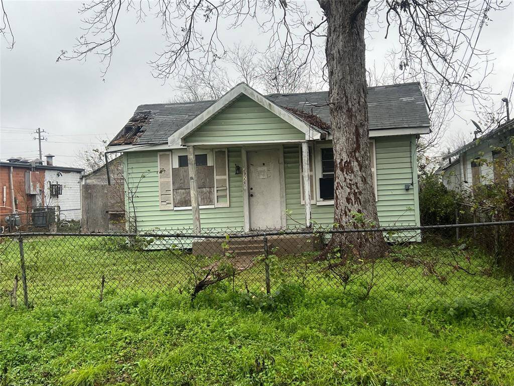 Great fixer upper that you can call Home.