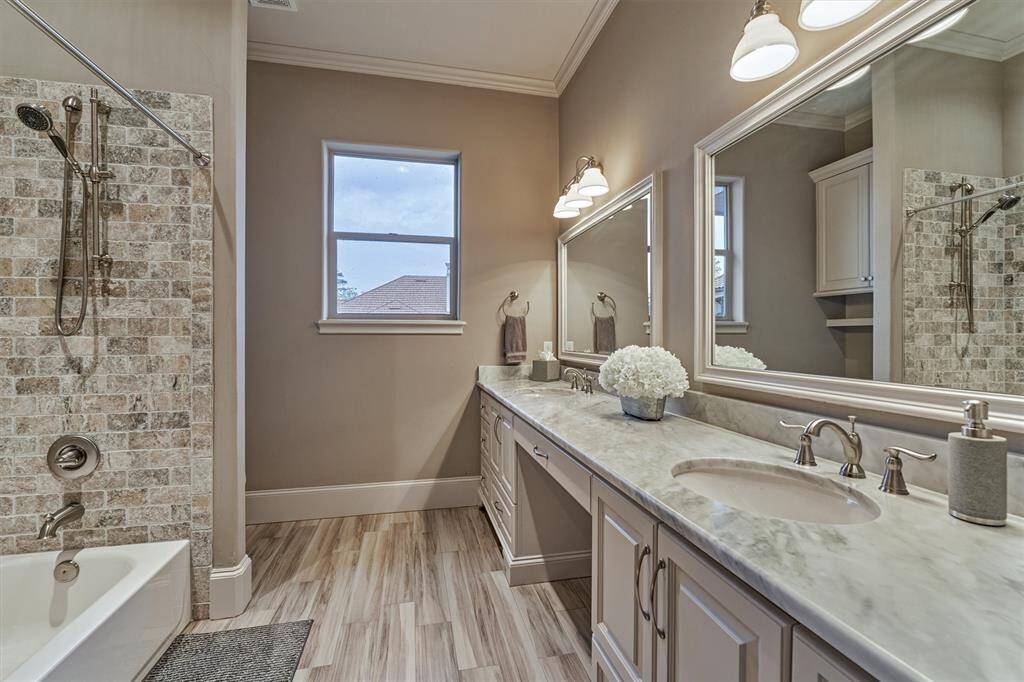 This ensuite bath features double sinks, a tub and shower and plenty of storage options.