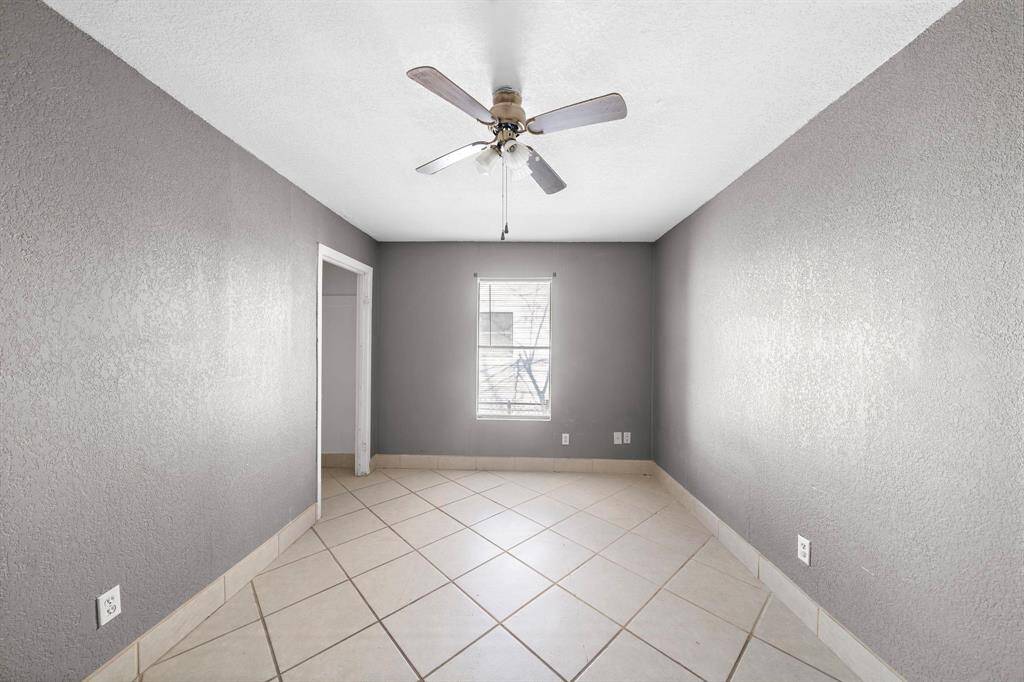 Large Bedroom With Ceiling Fan