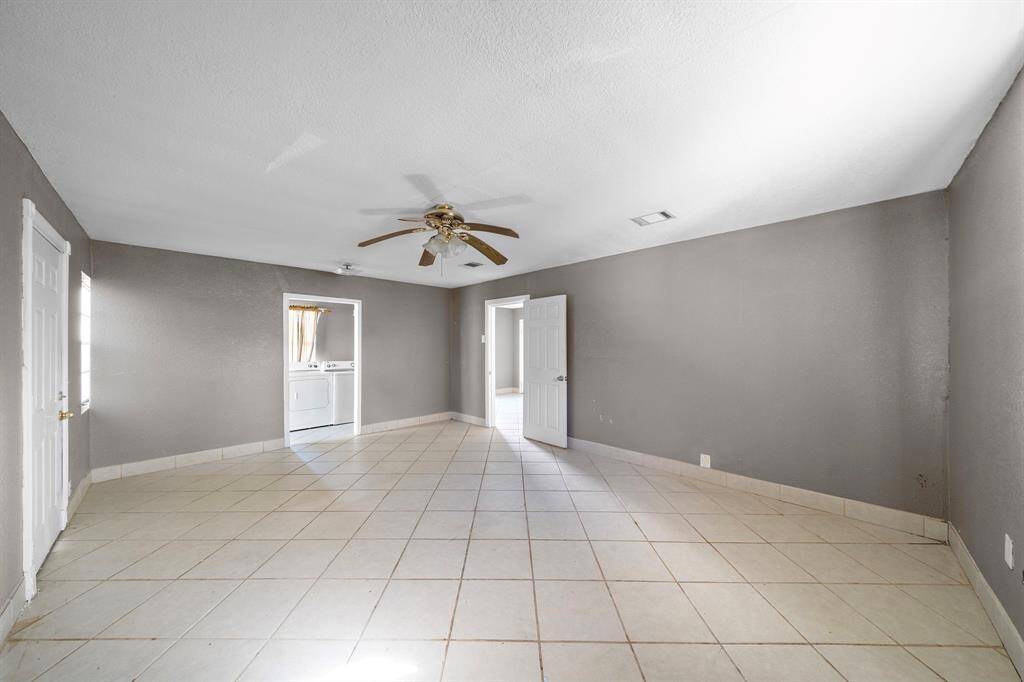 Huge Primary Room With Ceiling Fan