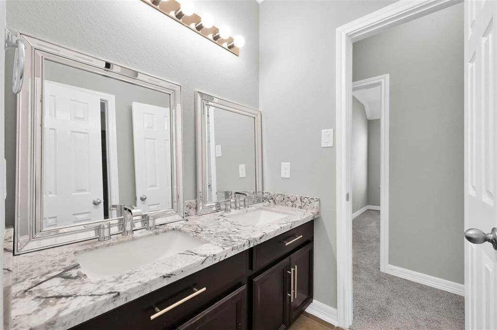 Secondary Full Bathroom.