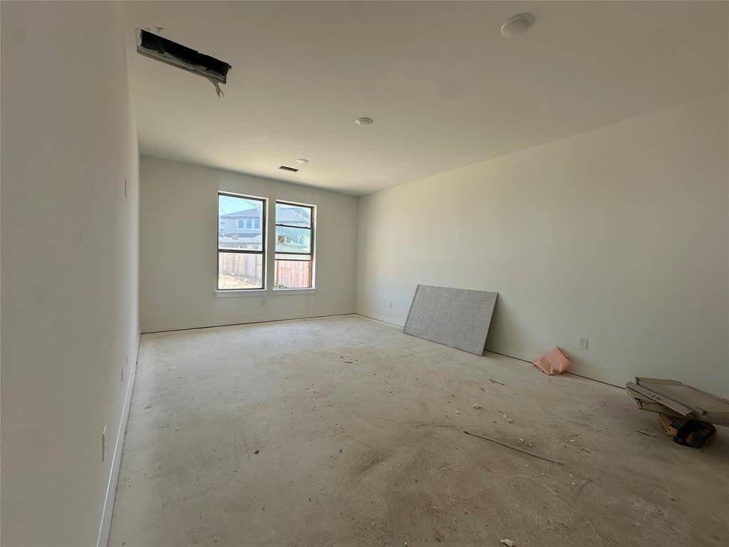 MAIN BEDROOM *EXTENDED 3FT*