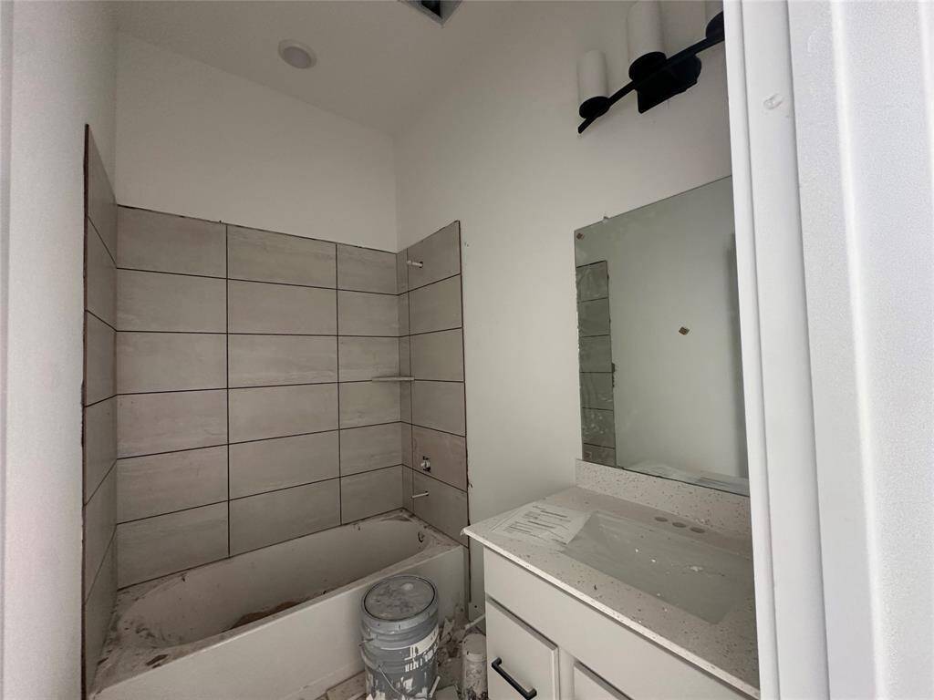 BATH 2 *LOCATED ON 1ST FLOOR*