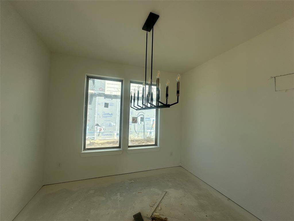 FORMAL DINING/FLEX SPACE