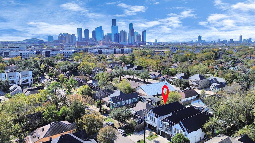 Drone photo of the surrounding area. Minutes away from Downtown.