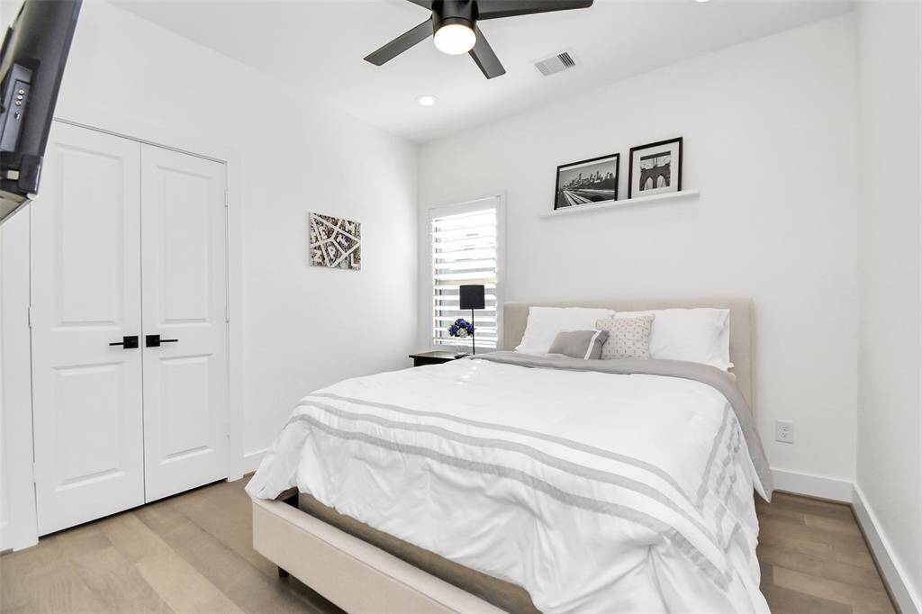 Second bedroom.