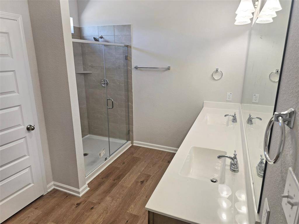 The Oakshire II- Primary Bathroom.