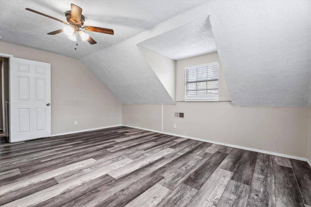 UPSTAIRS 3rd bedroom with plenty of space for a sitting area or desk!!