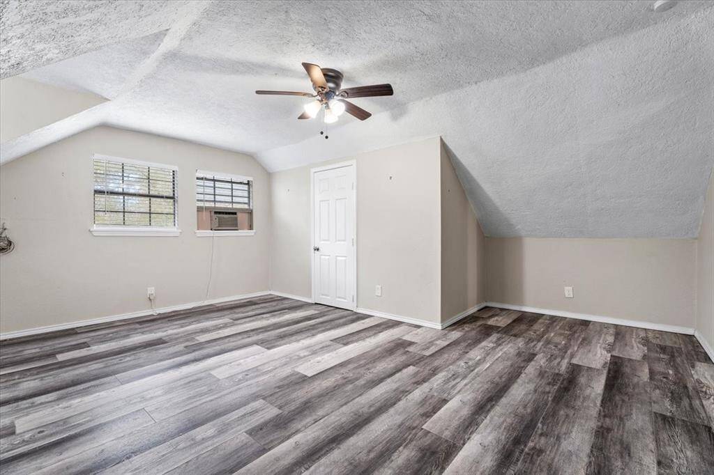 UPSTAIRS 3rd bedroom with plenty of space for a sitting area or desk!!