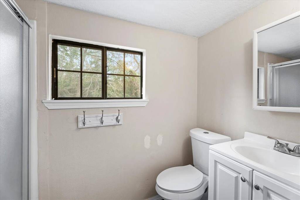 Full bath upstairs!