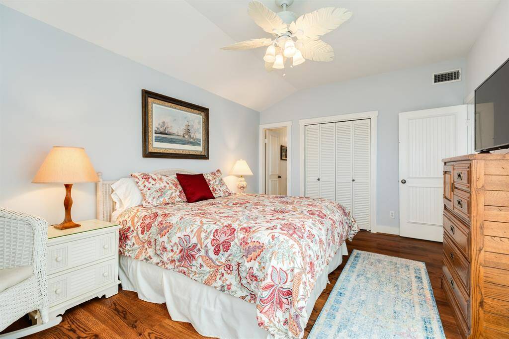 Another view of the primary bedroom, nice large closet behind double bifold diirs,