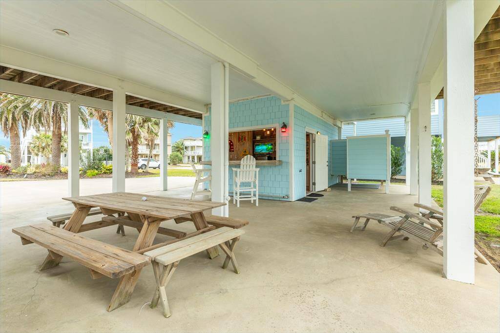 Can't have a beach house without a spacious ground floor patio area, tiki bar and outdoor shower. Not to worry, 4202 has that in place for your spring & summer 2025 enjoyment.