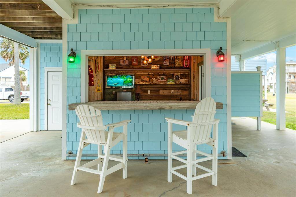 Open for friends, family & guests. The door to the left in view, leads into a 1 car garage space.