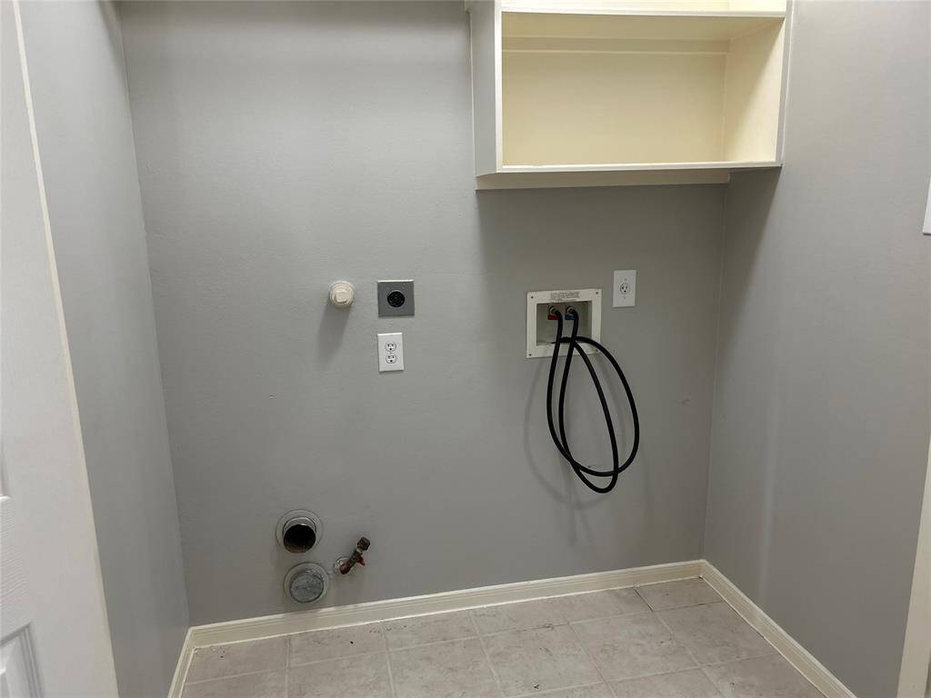 LAUNDRY ROOM-1ST FLOOR