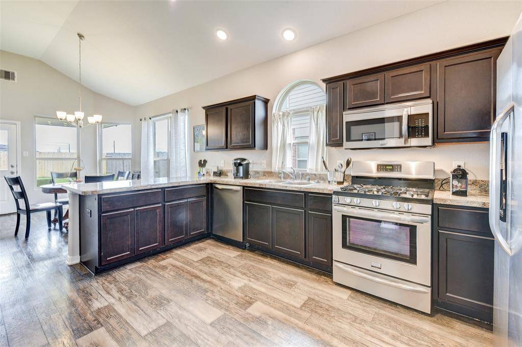 Primary Suite is great in size