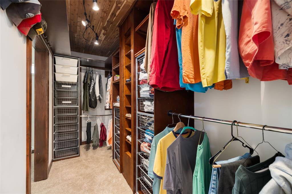 Check out the abundant organization built right in!