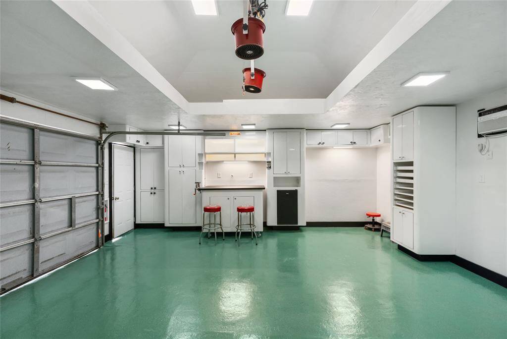 The custom cabinets will ensure that you have a place for all of your tools