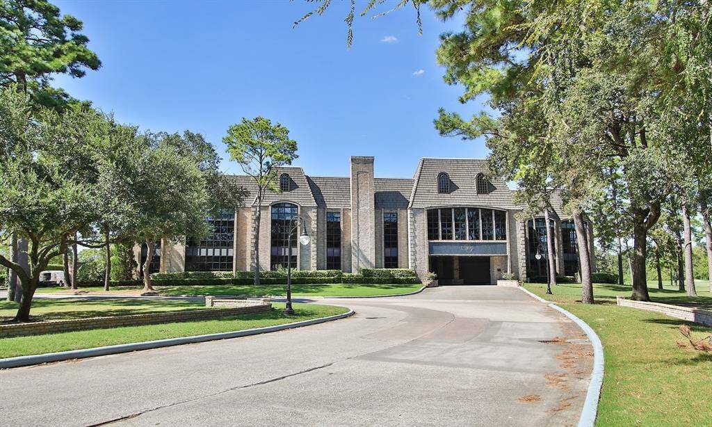 Northgate Country Club is situated just minutes from the Olde Oaks community