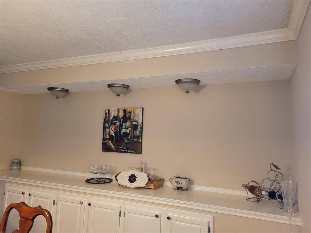 Counter off of formal dining room for your decor/entertainment