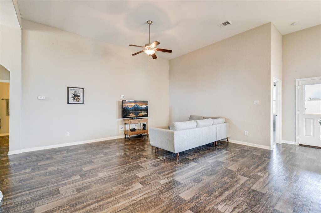 Plenty of Room in the Large Den for your lRGE FURNITURE