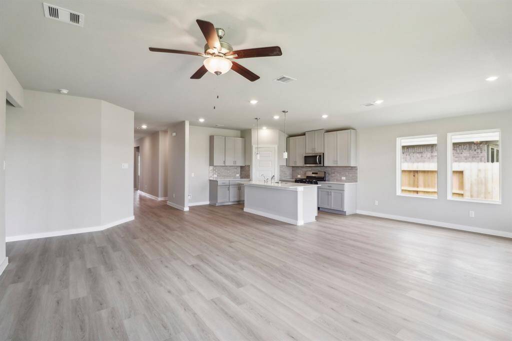 Photo is not of the actual home but is an inspirational photo of builder’s model home and may depict options, furnishings, and/or decorator features that are not included.