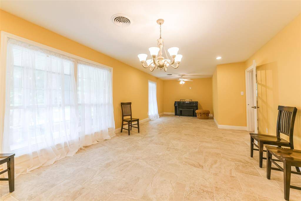 extra large formal dining room