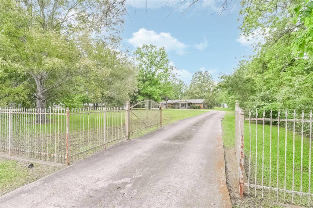 Entrance gate 17802 Ramsey Road