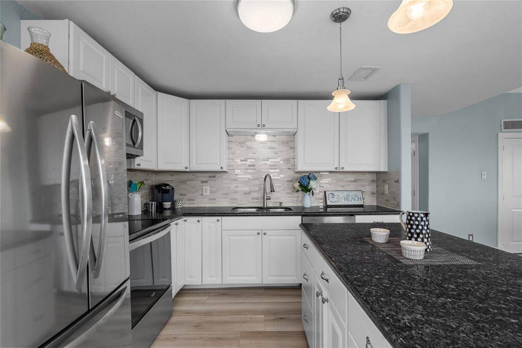 Kitchen, kitchen Island.