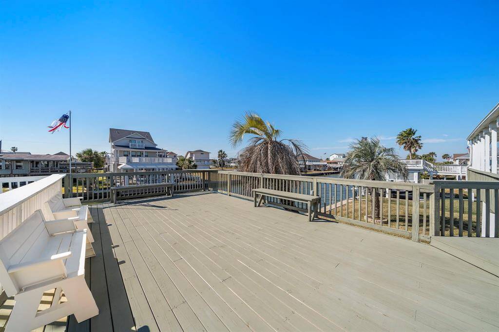 Looking toward the canal from the upper sundeck, you’ll see plenty of seating and open space to enjoy sunsets, watch boats pass by, or host gatherings with a waterfront view.