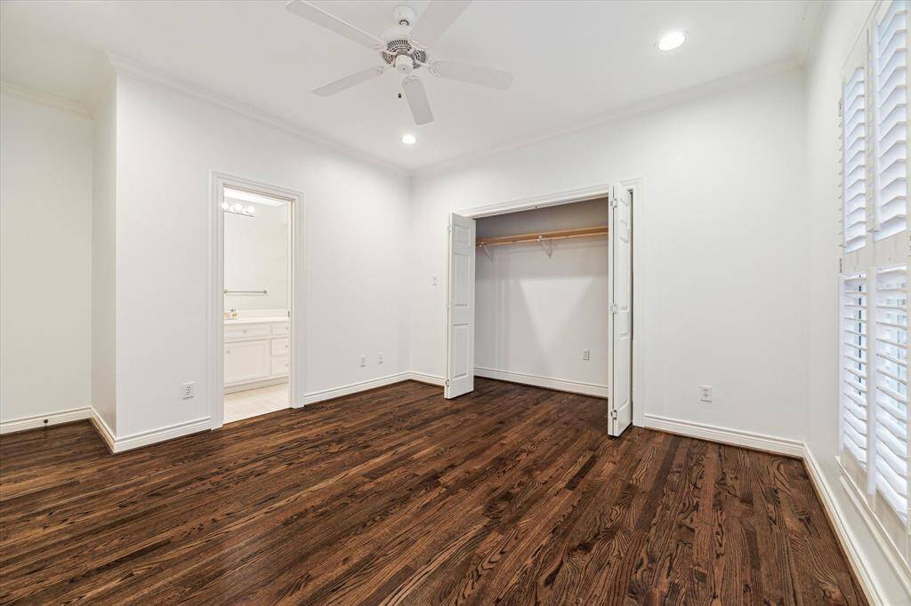 4th Bedroom private ensuite. Recent hardwood floors installed.