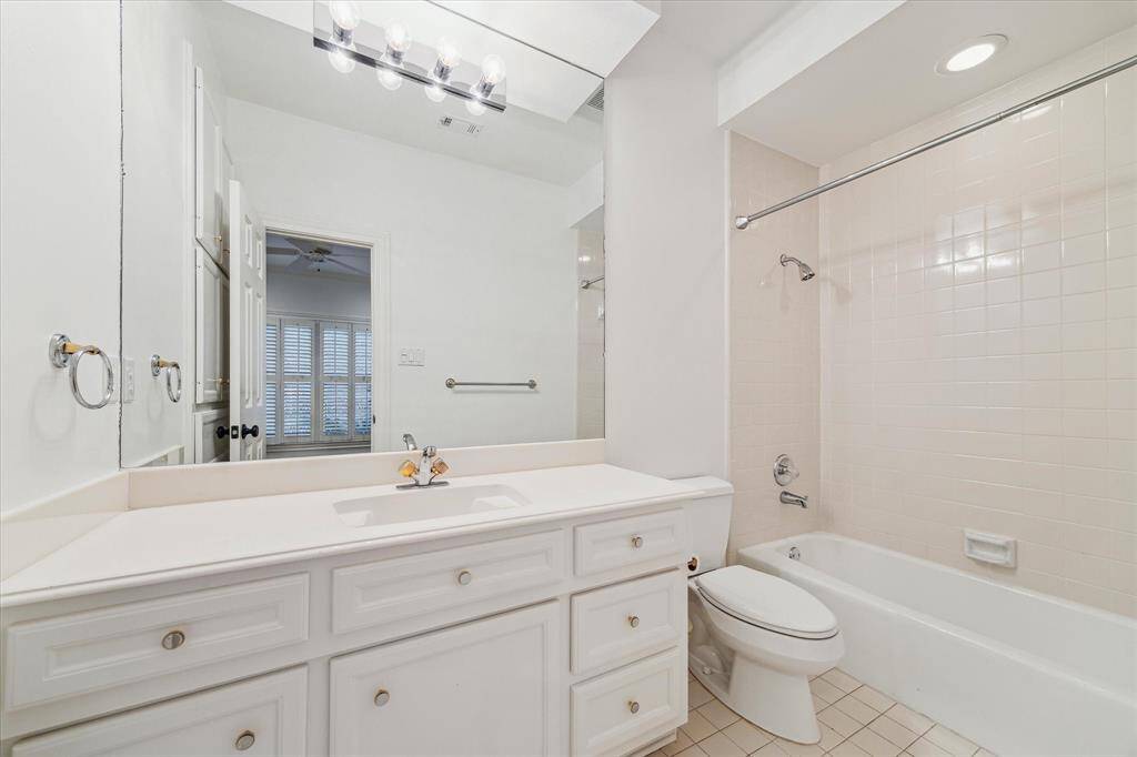 4th Bdrm Private Ensuite