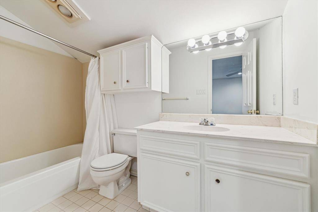 Private ensuite for Guest Quarters.