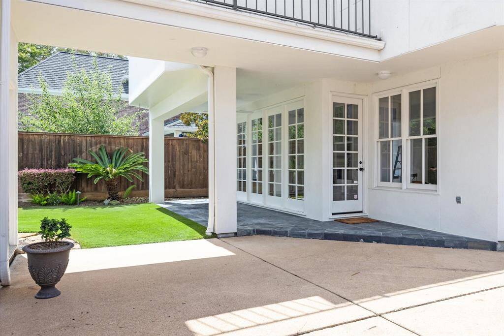 Another view reflecting the abundance of windows offering natural light & beauty to the home!