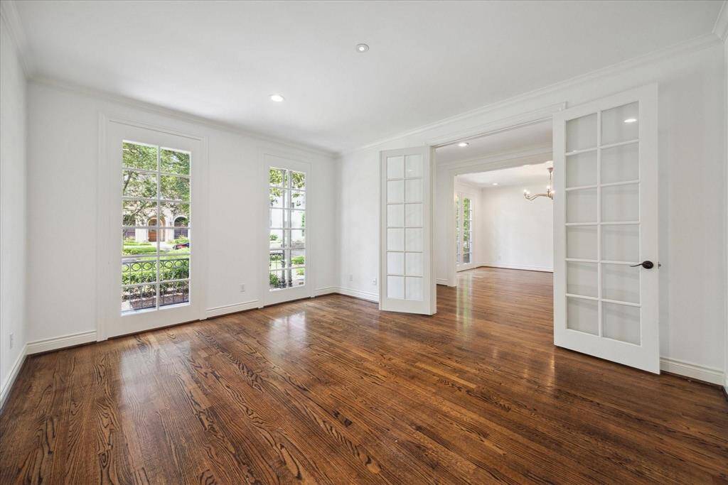 17'x14' Flex Room. Floor to ceiling windows. Optional for Formal Living, Study or Children's Playroom! Includes built in shelves and cabinetry.