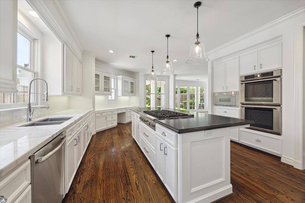 Spacious kitchen with an oversized honed granite island. Features a Viking gas cooktop, double Thermador ovens, Thermador microwave with auto open feature, Thermador refrigerator/freezer, Wine Enthusiasts double undercounter wine fridge.