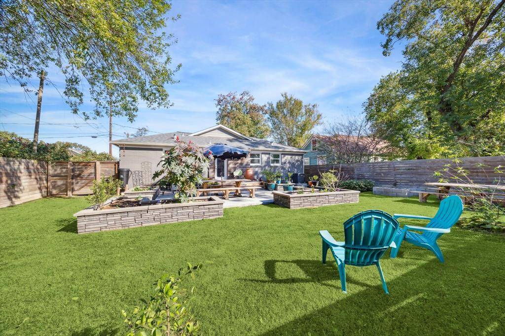 Interior highlights include a perfectly designed floorplan, gleaming white oak hardwood flooring in all living areas and bedrooms; and upgraded double-pane, storm grade windows by Pella throughout.