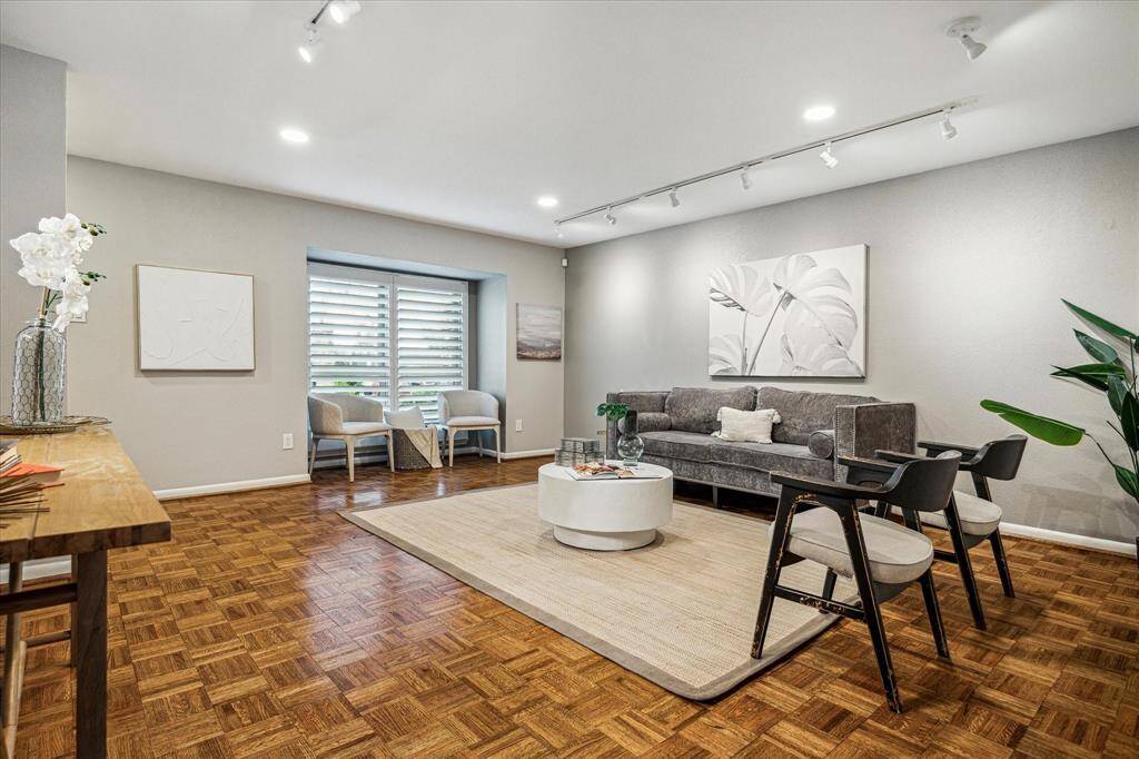 Welcome to 6459 Burgoyne! This delightful 2-bed, 2.5-bath condo combines charm & functionality.