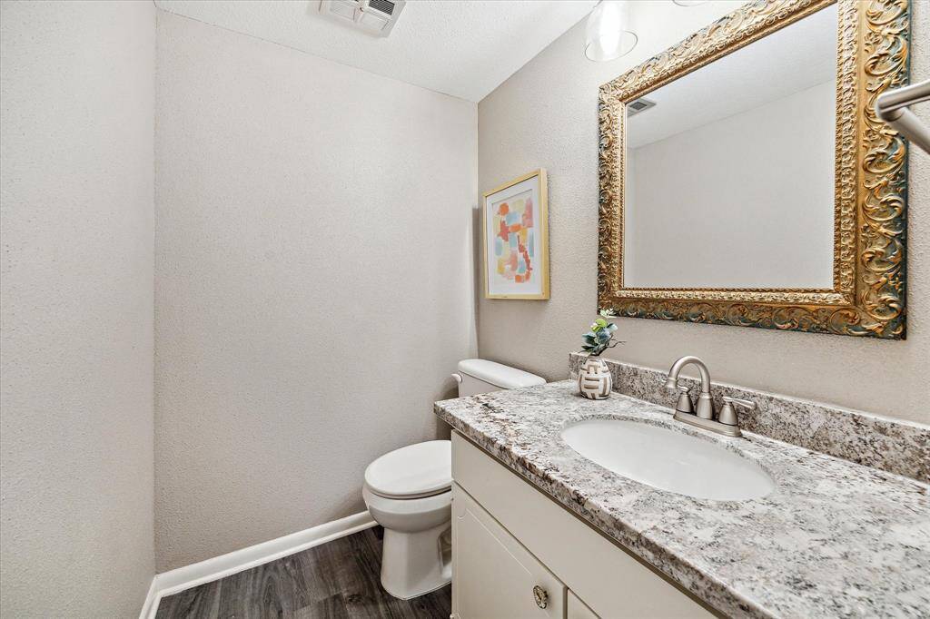 Powder bath conveniently located on the first floor.
