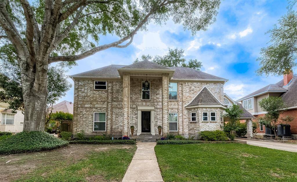 Explore 8309 Koester, an elegant 2-story enveloped by a stately shade tree in the heart of Jersey Village. This refined home features 4 bedrooms, 3.5 baths, and an OVERSIZED 4-CAR DETACHED GARAGE, ideal for families. Commuters thrive with quick Hwy 290 & Beltway 8 access. Enjoy nearby shopping, dining, and Cy-Fair ISD schools. Low tax rate, no HOA dues, and no MUD taxes make it even more enticing. Your perfect retreat awaits!