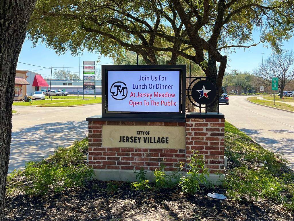Welcome to the City of Jersey Village. It has a LOW tax rate of 2.6 BEFORE homestead exemption. It is its own independent city - yes, you vote for mayor here! Enjoy no MUD taxes. It is in a PRIME LOCATION FOR COMMUTERS with easy access to Beltway 8 & Hwy 290. It is close to shopping, restaurants, golf course, home improvement stores, schools, banks, daycare facilities, & SO MUCH MORE!