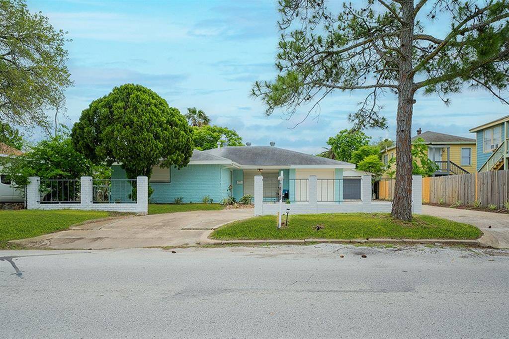 Beautifully Updated Home In The Heart Of The Galveston Historic District