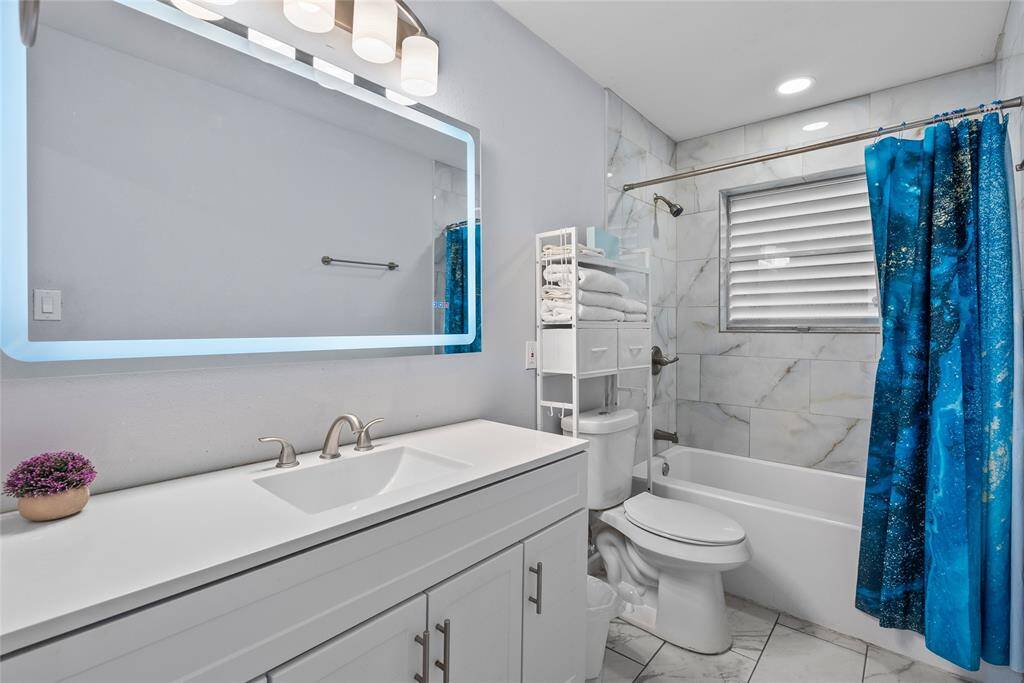 Updated 2nd Bath with Tub