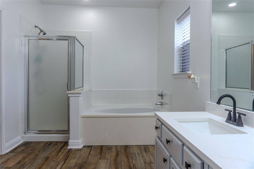 Primary bathroom - also modified for wheelchair access.